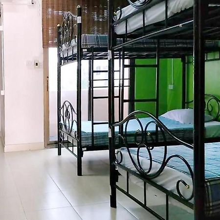 The Twins Hostel Bangkok Exterior foto