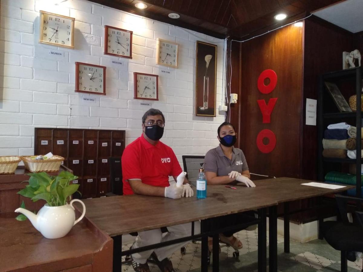The Twins Hostel Bangkok Exterior foto
