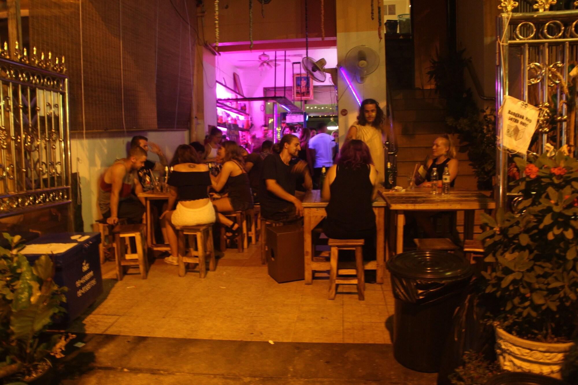The Twins Hostel Bangkok Exterior foto