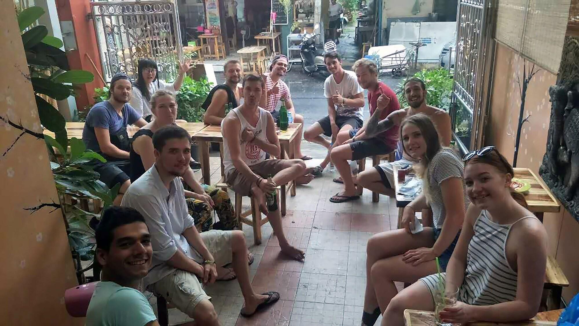 The Twins Hostel Bangkok Exterior foto