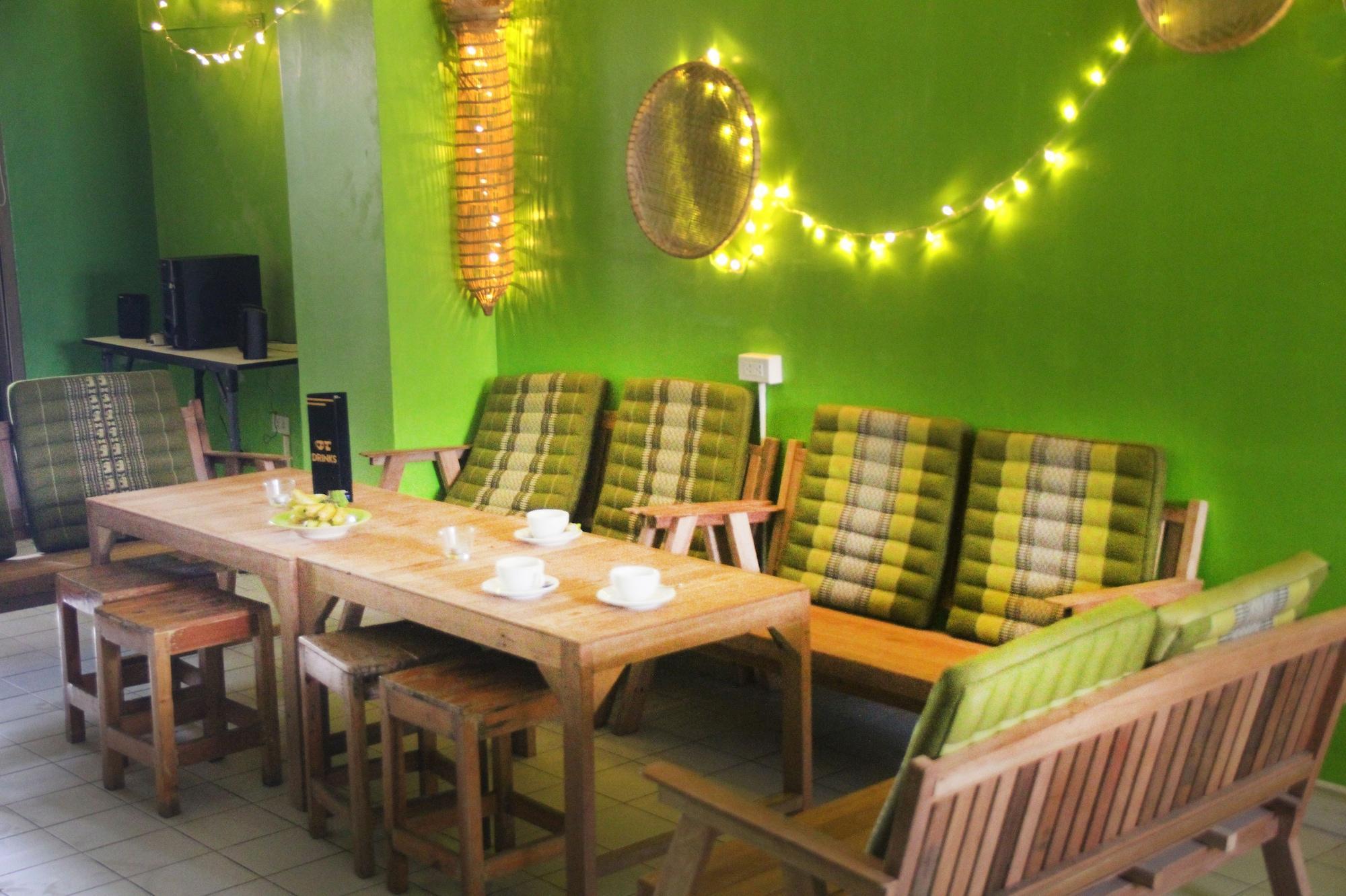 The Twins Hostel Bangkok Exterior foto