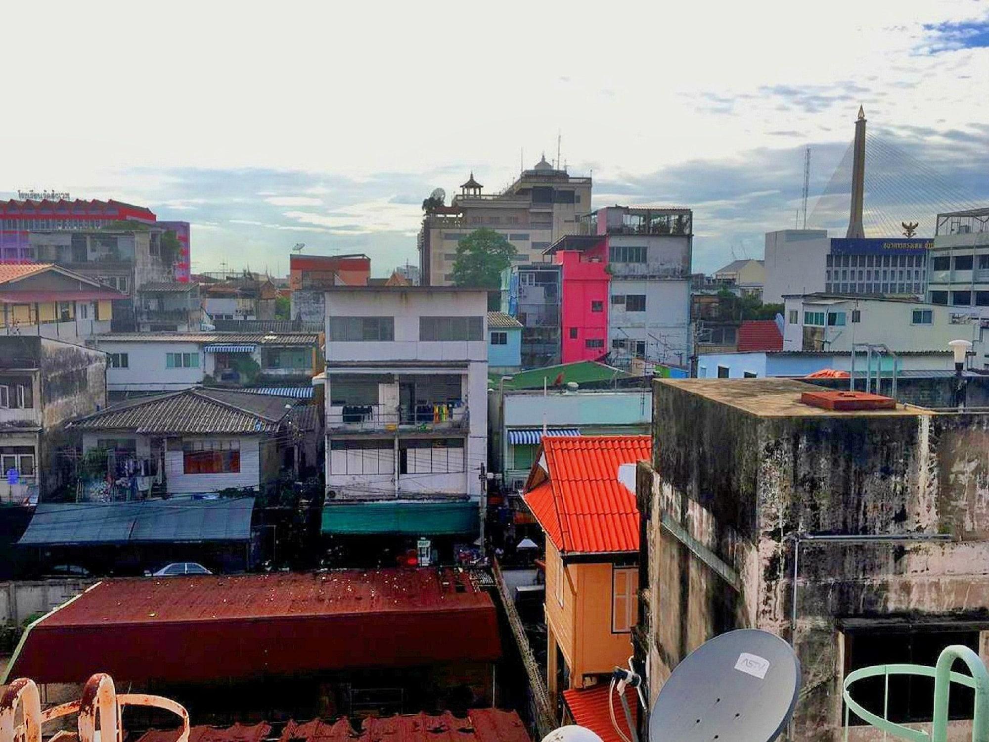 The Twins Hostel Bangkok Exterior foto