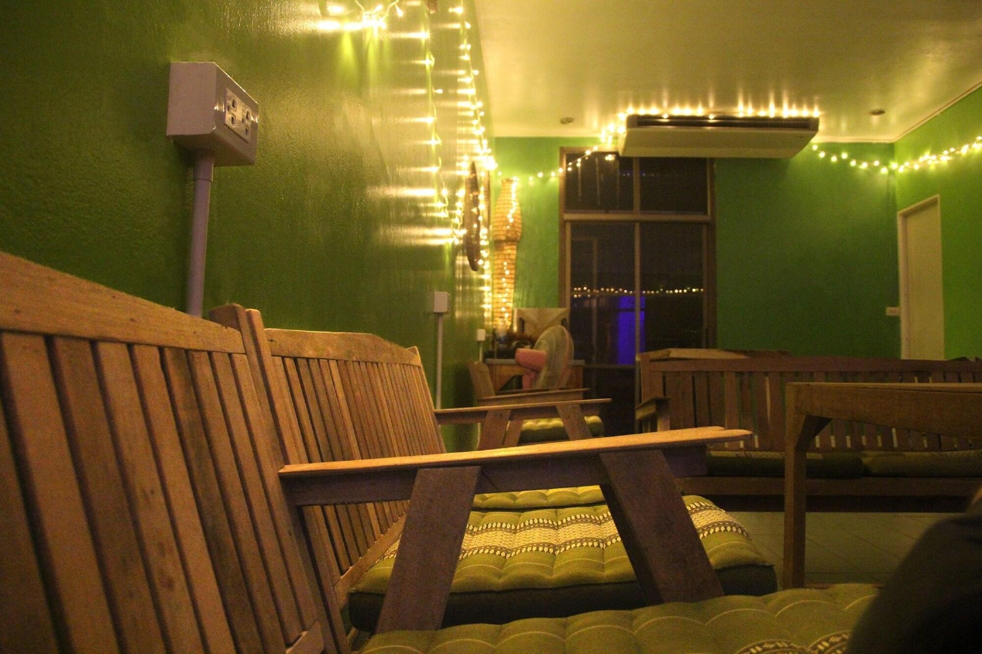 The Twins Hostel Bangkok Exterior foto
