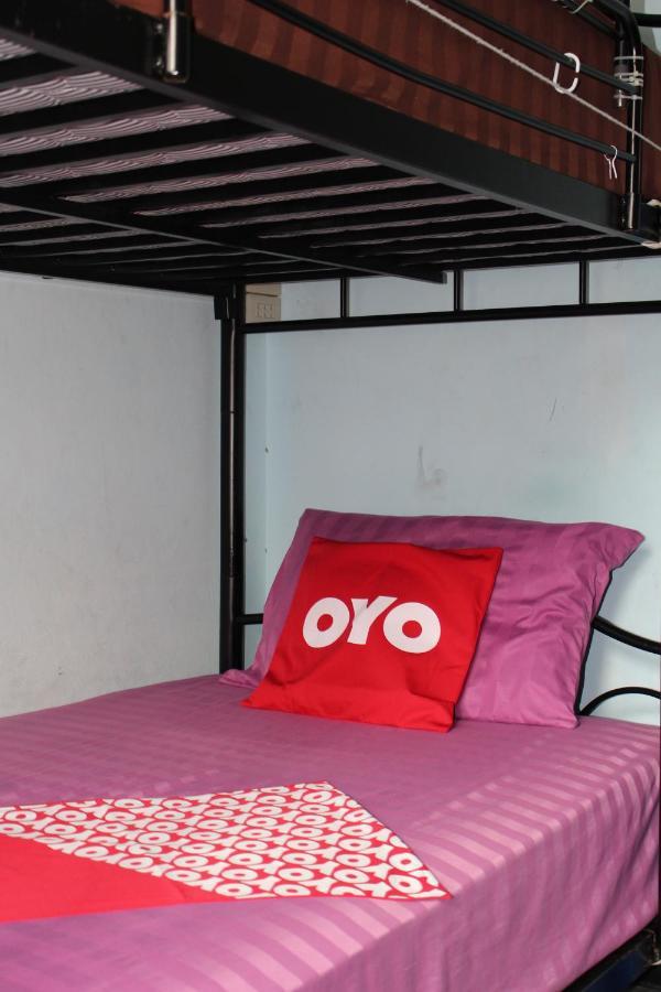 The Twins Hostel Bangkok Exterior foto
