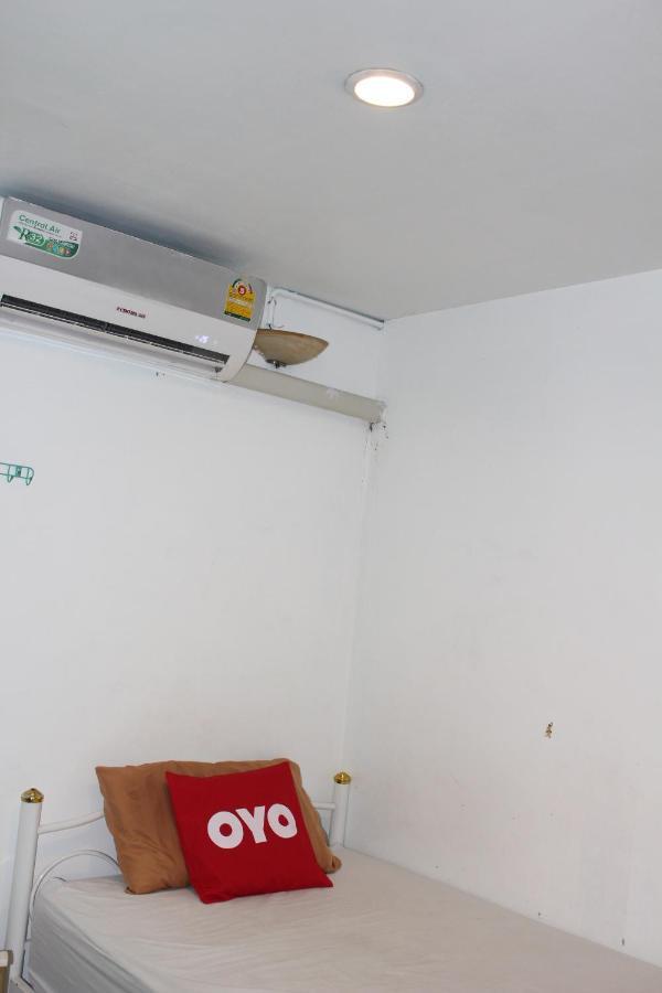 The Twins Hostel Bangkok Exterior foto