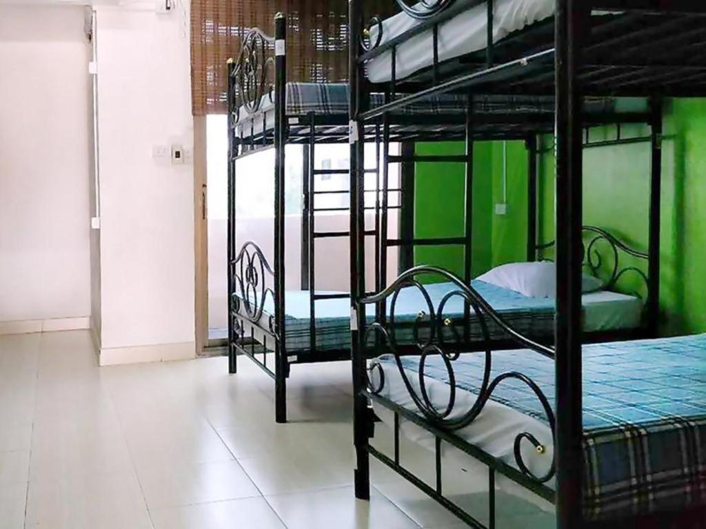The Twins Hostel Bangkok Exterior foto