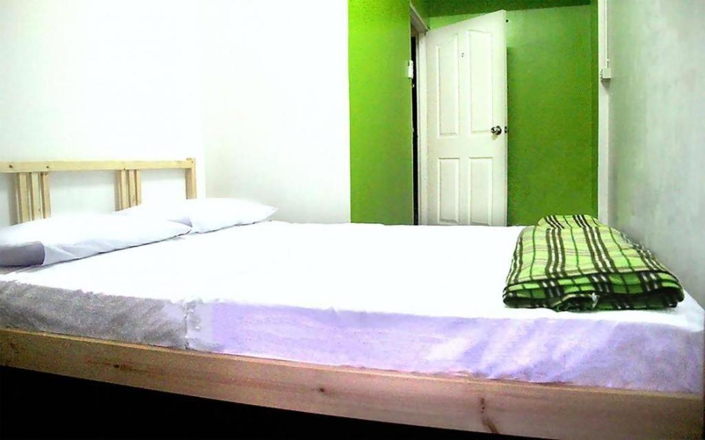 The Twins Hostel Bangkok Exterior foto
