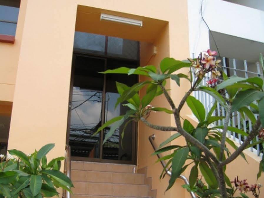 The Twins Hostel Bangkok Exterior foto